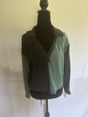 Moa Moa Two-Tone Pullover in Teal & Charcoal